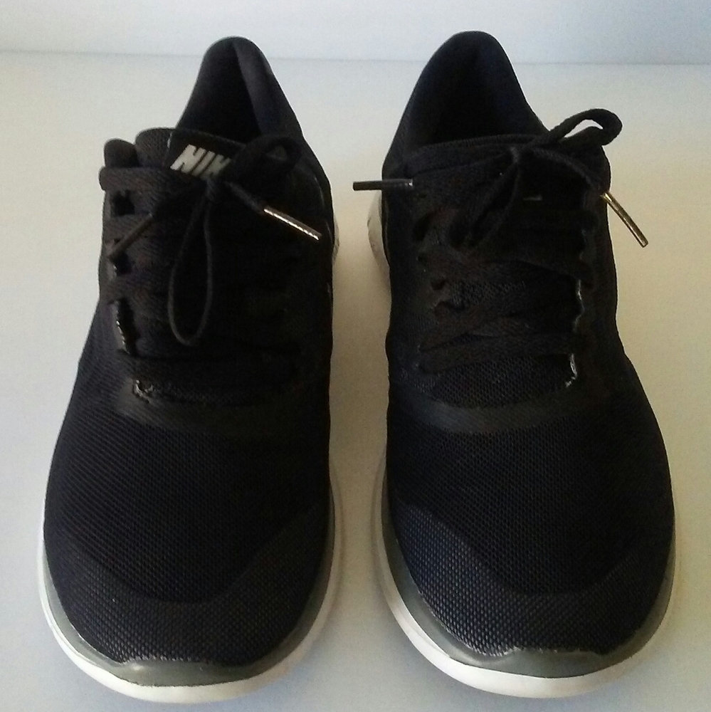 Nike Shoes - Picture 4 of 6